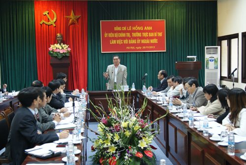 Đồng chí Lê Hồng Anh làm việc với Đảng ủy Ngoài nước